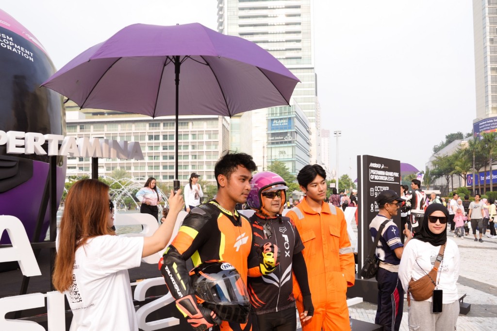 H-12 MotoGP Mandalika 2026, Giant Helmet Bawa Euforia Balap Dunia ke Bundaran HI