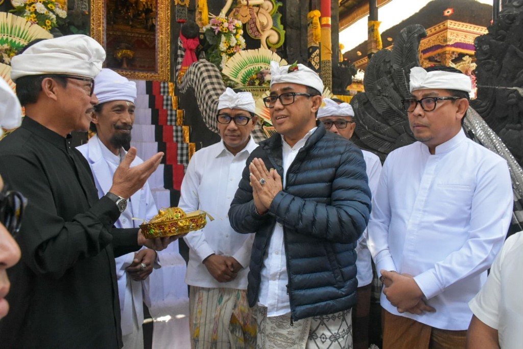 Pemkot Denpasar Ngaturang Bhakti Penganyar di Pura Tuluk Biyu dan Pura Hulundanu Batur