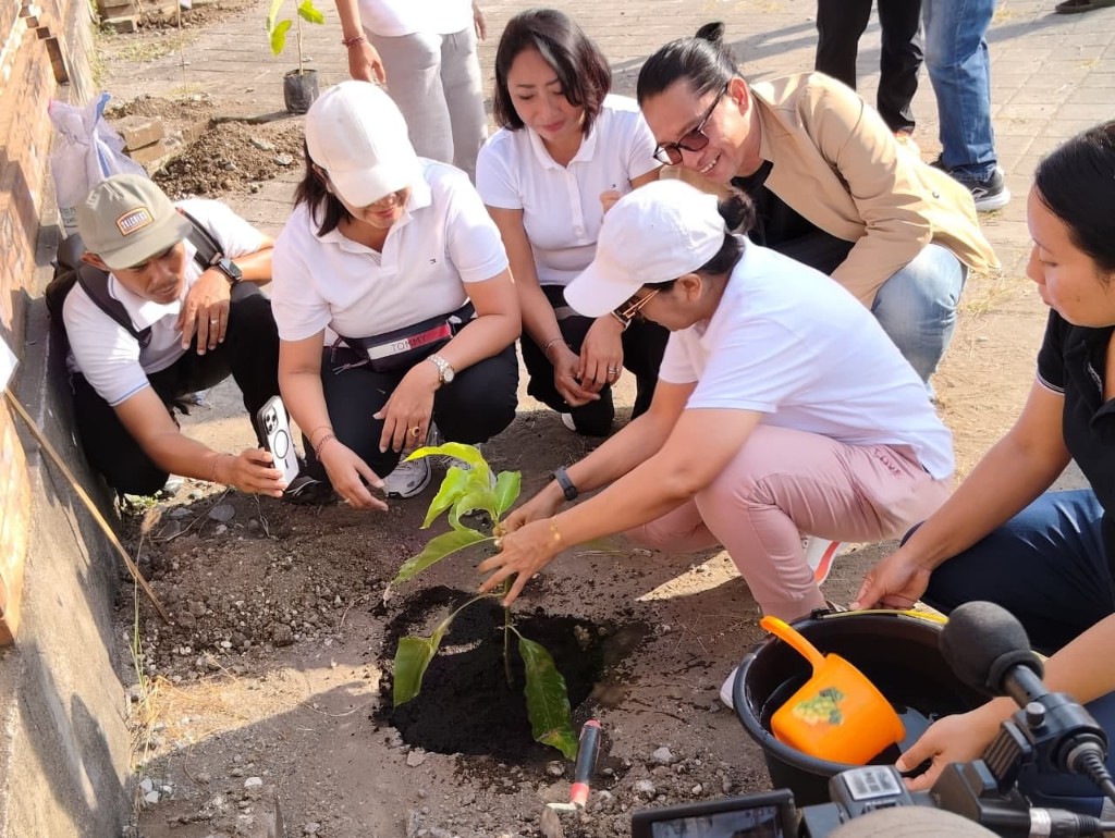 TP PKK Badung dan Badung Peduli Gerakkan “Ayo Sehat Bersama”, Blahkiuh Jadi Titik Aksi Hijau