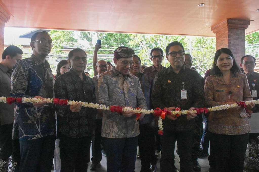 Wamenkes RI Benyamin Paulus Resmikan UPTD Puskesmas III Denpasar Barat