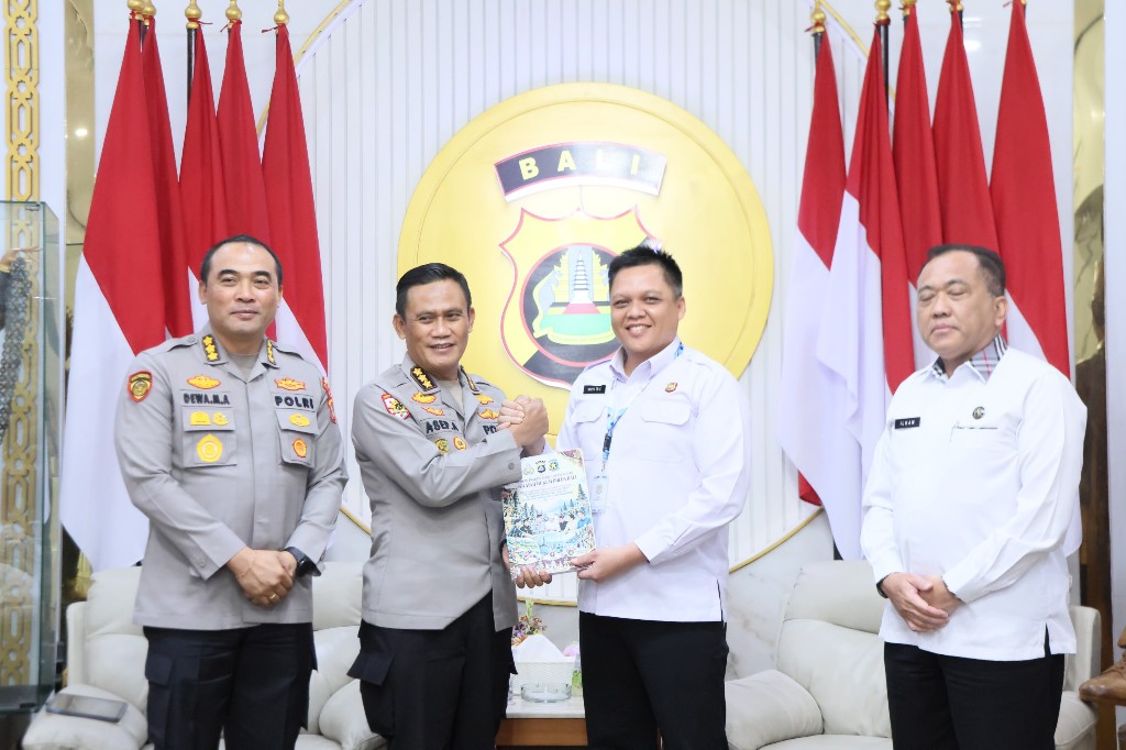 Mewakili Kapolda Bali, Irwasda Terima Penyerahan Hasil Penelitian PKDN Serdik Sespimti Dikreg ke-36