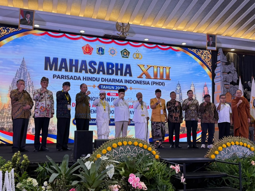 Wamenag Tutup Mahasabha XIII PHDI, Ketum Terpilih Cantiasa Diminta Wujudkan Kepemimpinan yang Melayani Umat Hindu 