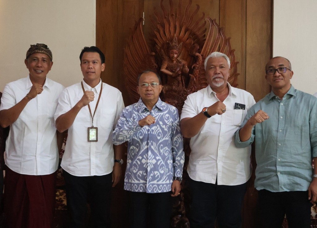 Antrean Panjang Kendaraan Beli BBM di Sejumlah SPBU, Gubernur Koster Panggil Pertamina