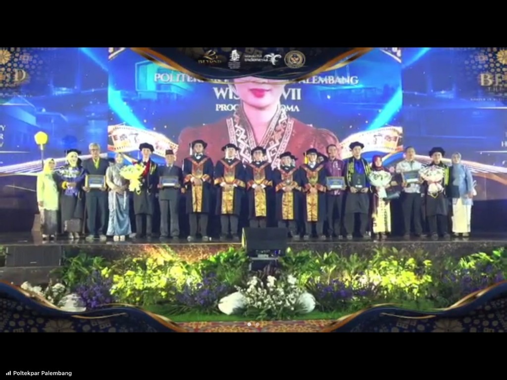 Wamenpar Ni Luh Puspa Tekankan Teknologi, Daya Saing Global, dan Identitas Budaya kepada 359 Wisudawan