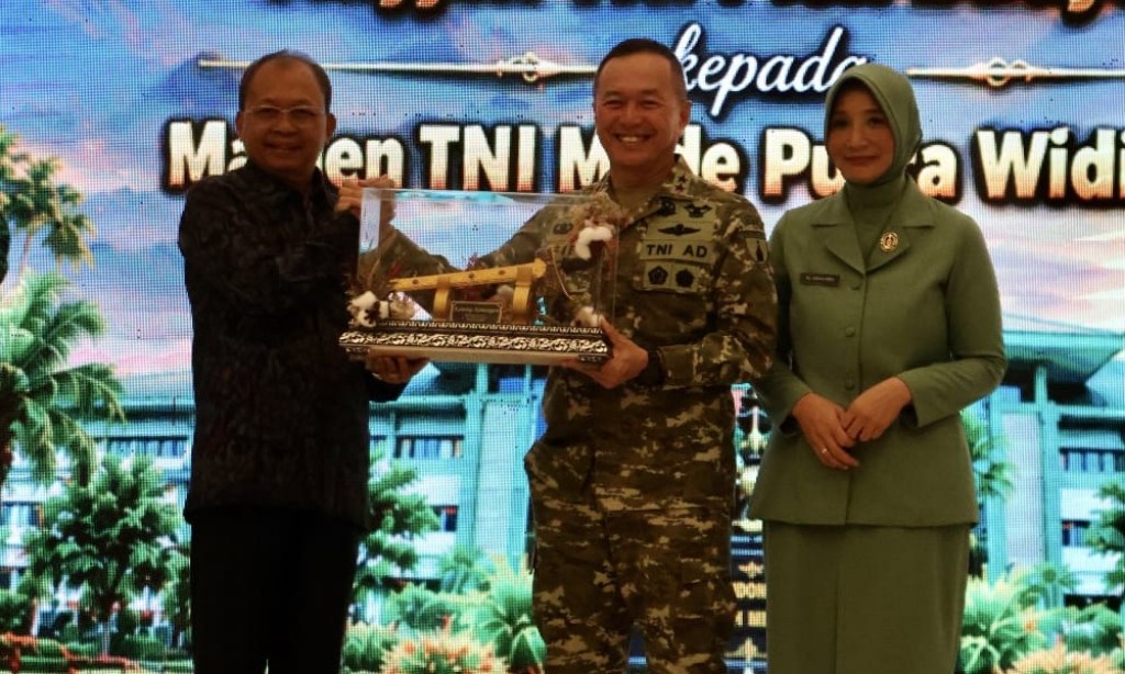 Gubernur Koster Hadiri Pisah Sambut Pangdam IX/Udayana
