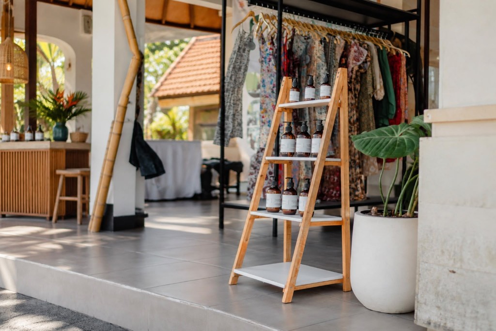 Sira Village x Labdanation Bawa UMKM Bali Naik Kelas, Hadirkan Fashion Show Berkelanjutan; Muda Berkarya, Mode Berdaya