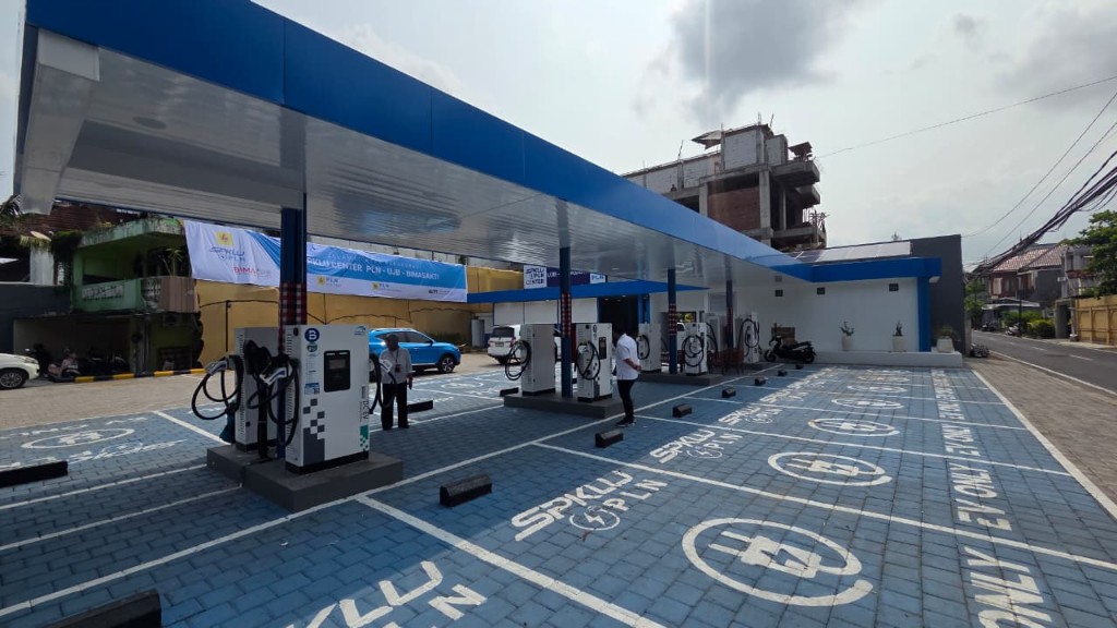 PLN Sambungkan Listrik 1.110 kVA ke SPKLU Center Sudirman, Perkuat Infrastruktur Kendaraan Listrik di Bali