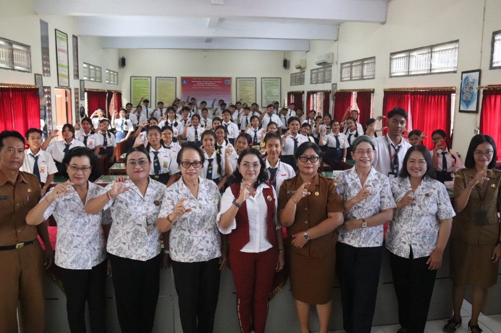 Cegah Kanker Sejak Dini, Ketua YKI Badung Ajak Siswa SMPN 3 Mengwi Terapkan CERDIK