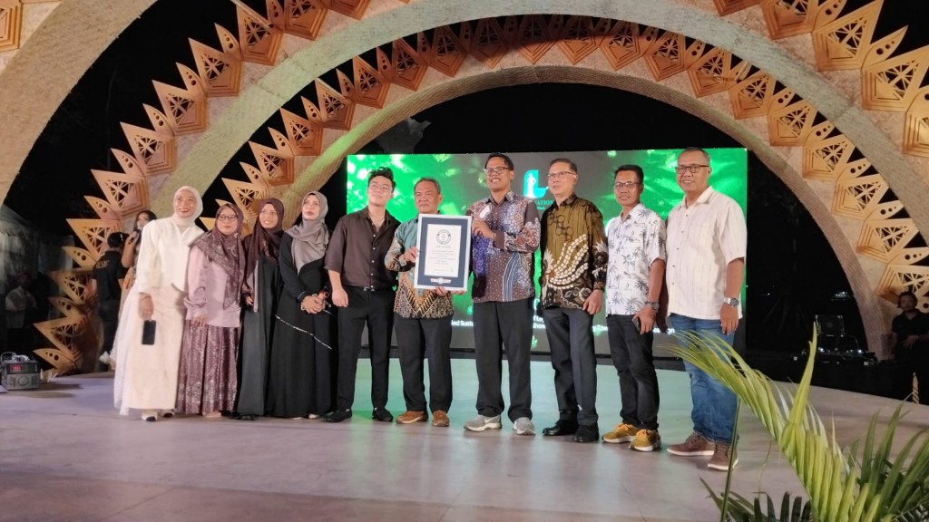 Raih Guinness World Records, Labda Nation Fashion Week Musim Ke-3 Tampilkan 67 Busana Tekstil Ramah Lingkungan di Sira Village KEK Kura Kura Bali