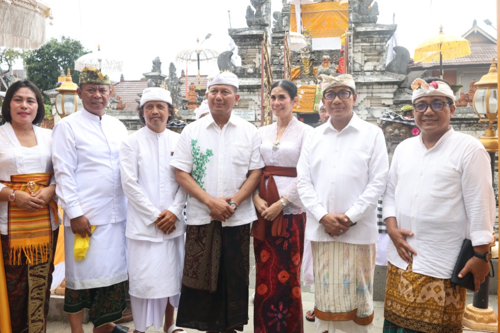 Pemkot Denpasar Gelar Persembahyangan Bersama Rahina Saraswati di Pura Agung Jagatnatha