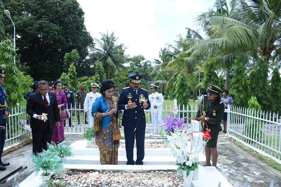 Dokumentasi dari - Panglima TNI Ziarah dan Tabur Bunga di TMP Seroja Timor Leste