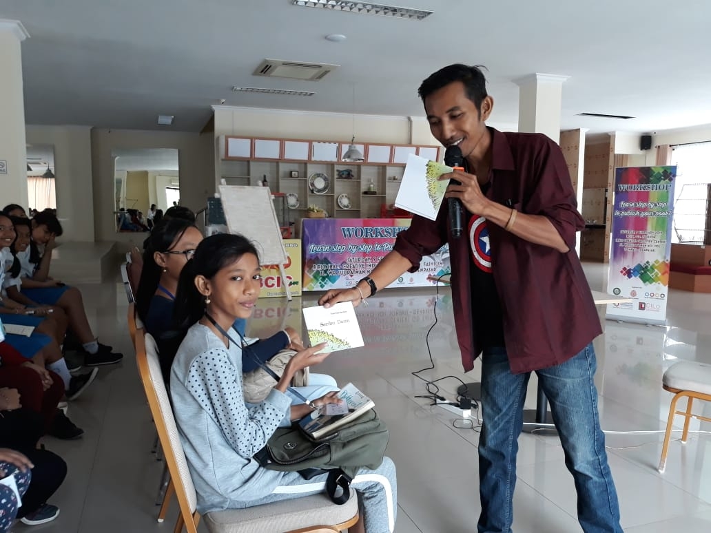 Dokumentasi dari - Siswa Harus Berani Memulai Menulis Buku