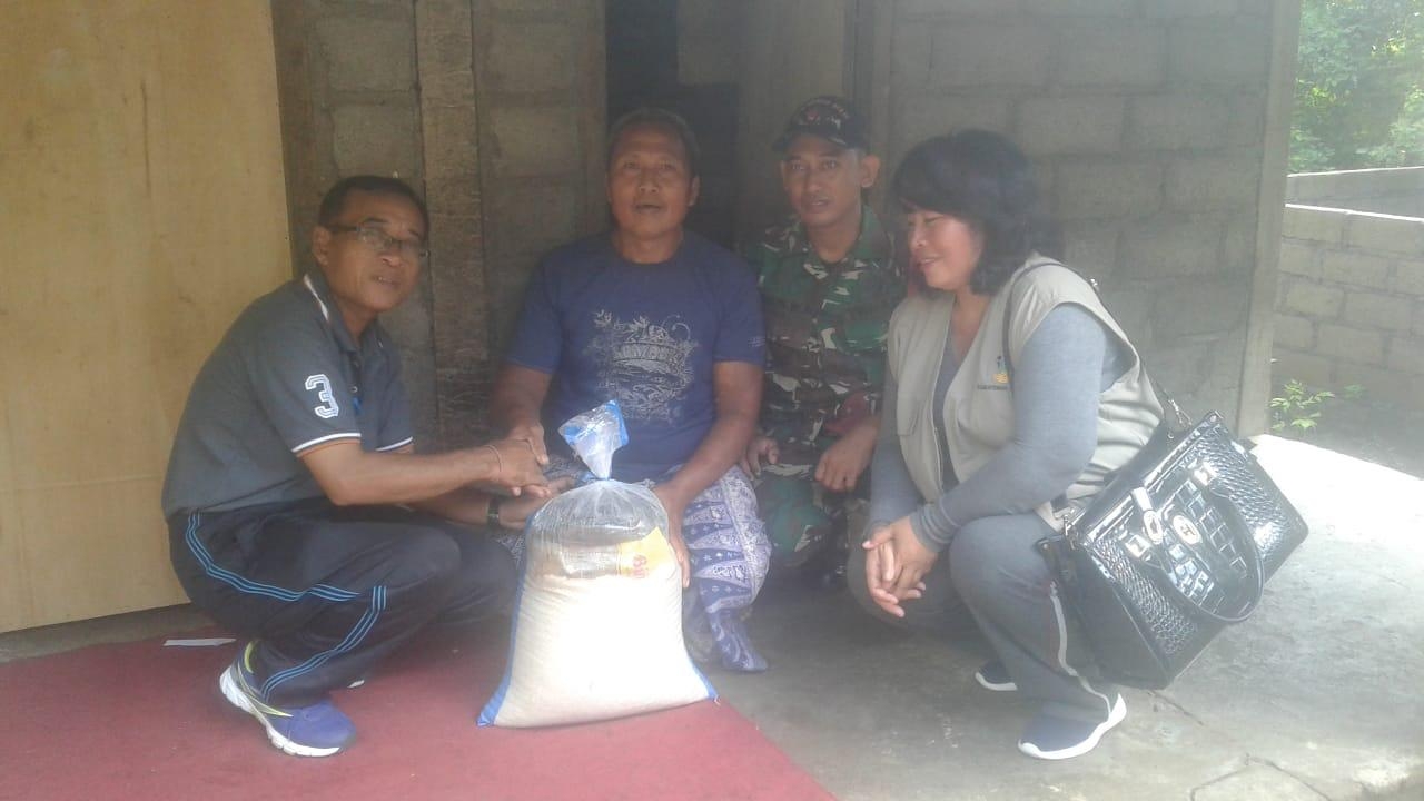 Dokumentasi dari - Penderita Lumpuh Terima Bantuan Pemprov Bali