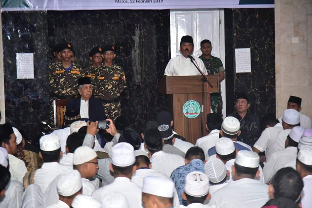 Dokumentasi dari - Panglima TNI : Pesantren Berperan Perkuat Persatuan dan Kesatuan