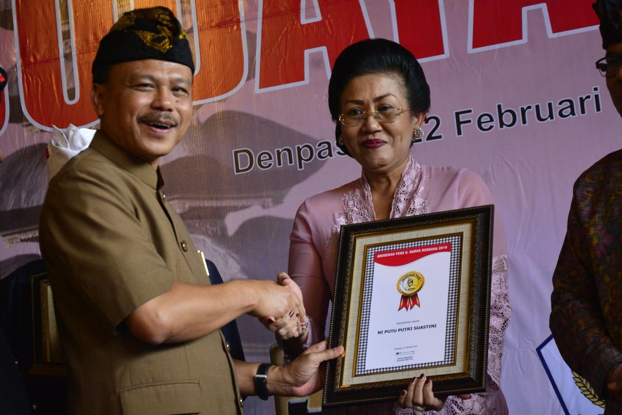 Dokumentasi dari - Terima K. Nadha Nugraha, Ny Putri Suastini Koster Ajak Masyarakat Gemar Berbahasa Bali di Rumah
