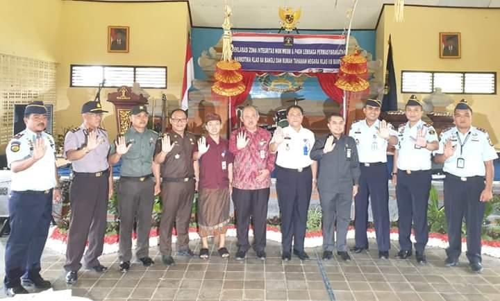Dokumentasi dari - Warga Binaan Rutan Bangli Ikut TMMD di Desa Peninjoan