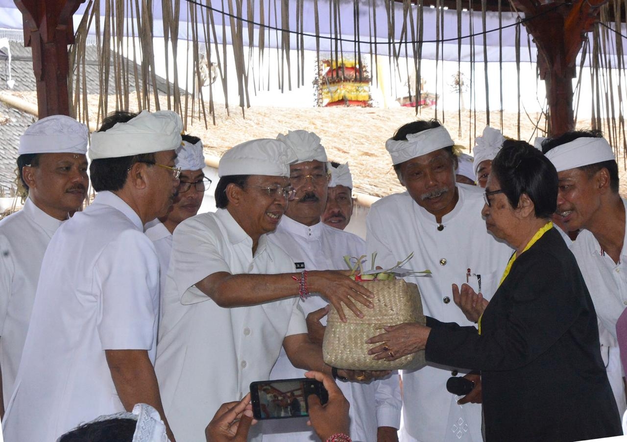 Dokumentasi dari - Gubernur Koster Ikuti Prosesi Rsi Bujana Karya Panca Wali Krama Pura Lempuyang Madya