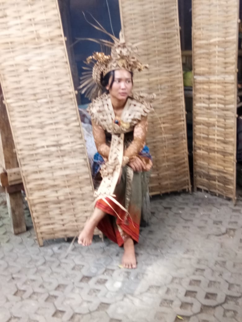 Dokumentasi dari - Ajik Mantra Sulap Sampah Jadi Gaun Bernilai Seni Tinggi