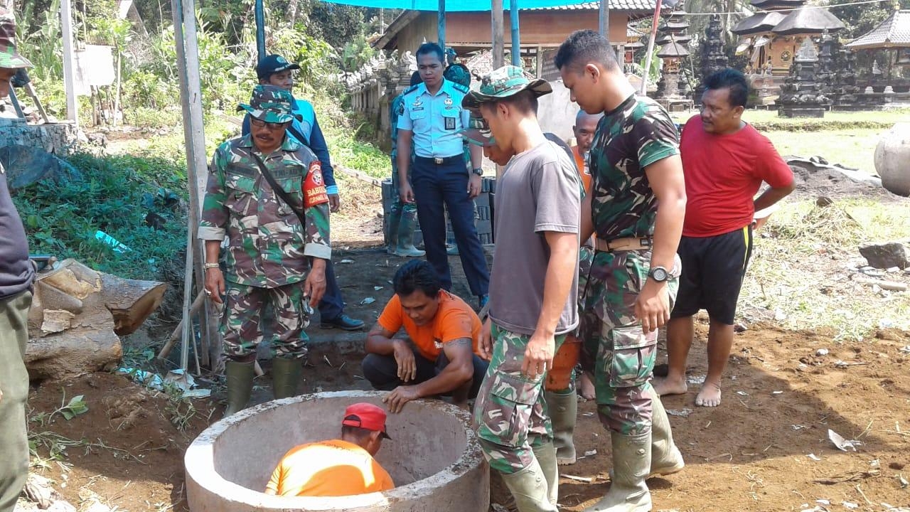 Dokumentasi dari - Napi Rutan Bangli Bantu Bangun MCK di TMMD