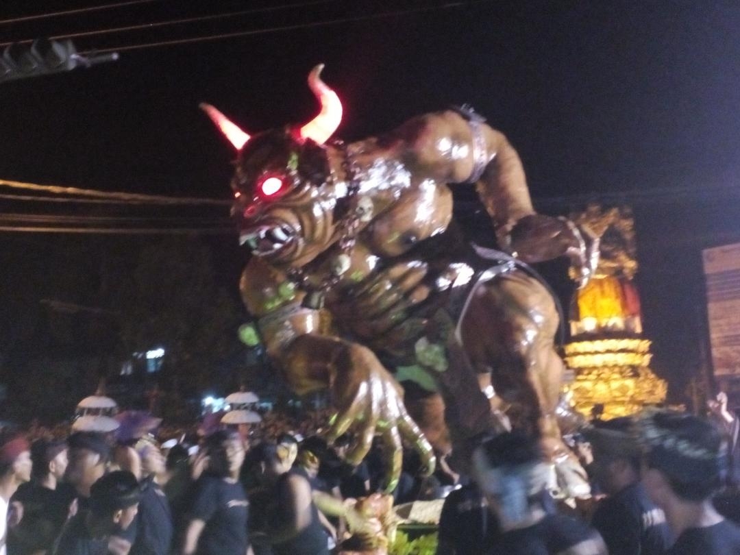 Dokumentasi dari - Ribuan Warga Saksikan Parade Ogoh-ogoh di Catus Pata Bangli