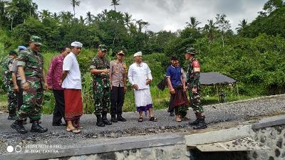 Dokumentasi dari - Pangdam Udayana Tinjau TMMD ke-104 di Desa Peninjoan Tembuku