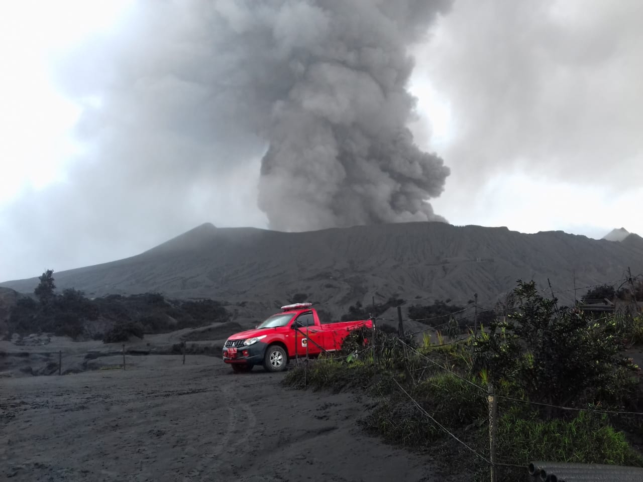 Dokumentasi dari - Meski Terus Erupsi, Gunung Bromo Tetap Menawan untuk Dikunjungi