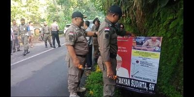 Dokumentasi dari - Tim Gabungan Tertibkan APK Pemilu 2019 di Bangli