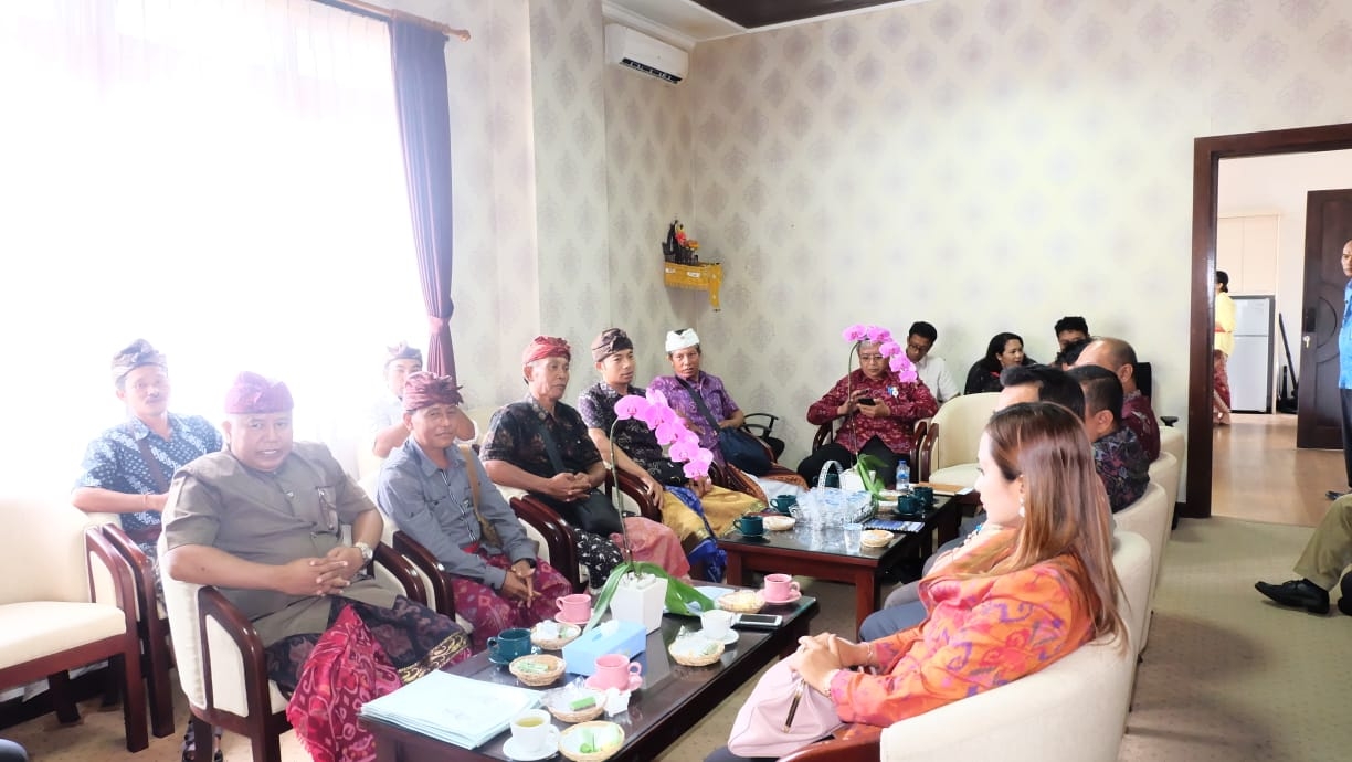 Dokumentasi dari - Prajuru Banjar Pejeng Mengeluh  ke Dewan