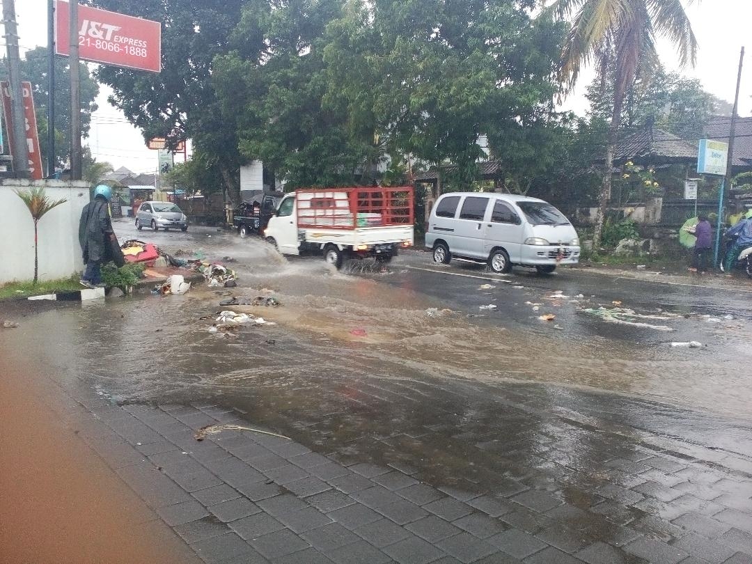 Dokumentasi dari - Banjir Kota Bangli Akibat Dikepung Sampah
