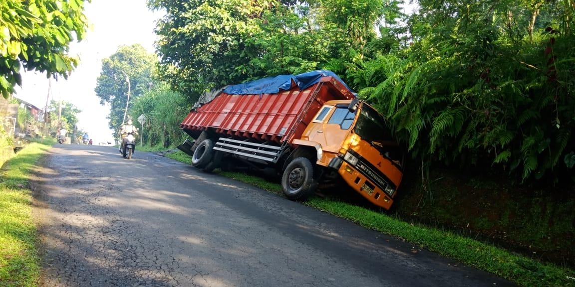 Dokumentasi dari - Truk Terguling, Salah Jalur Menggunakan Google Map