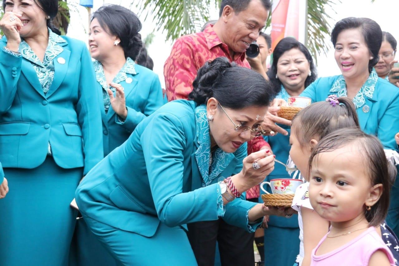 Dokumentasi dari - Ny. Putri Koster: Tim Penggerak PKK Harus Mampu Cipta Keluarga Berkualitas