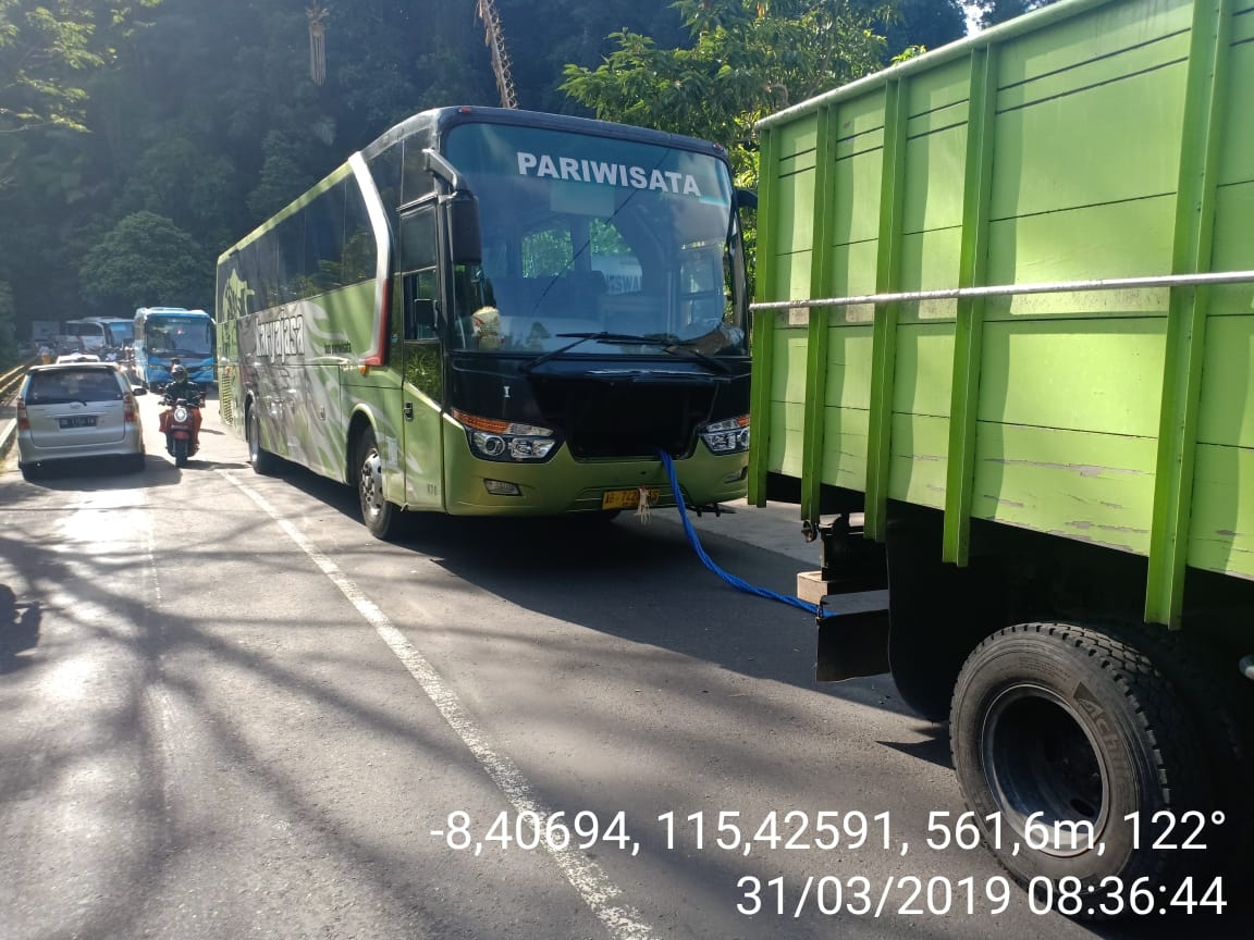 Dokumentasi dari - Minggu Pemedek ke Besakih Membludak, Kendaraan Padat Hingga Nongan Rendang