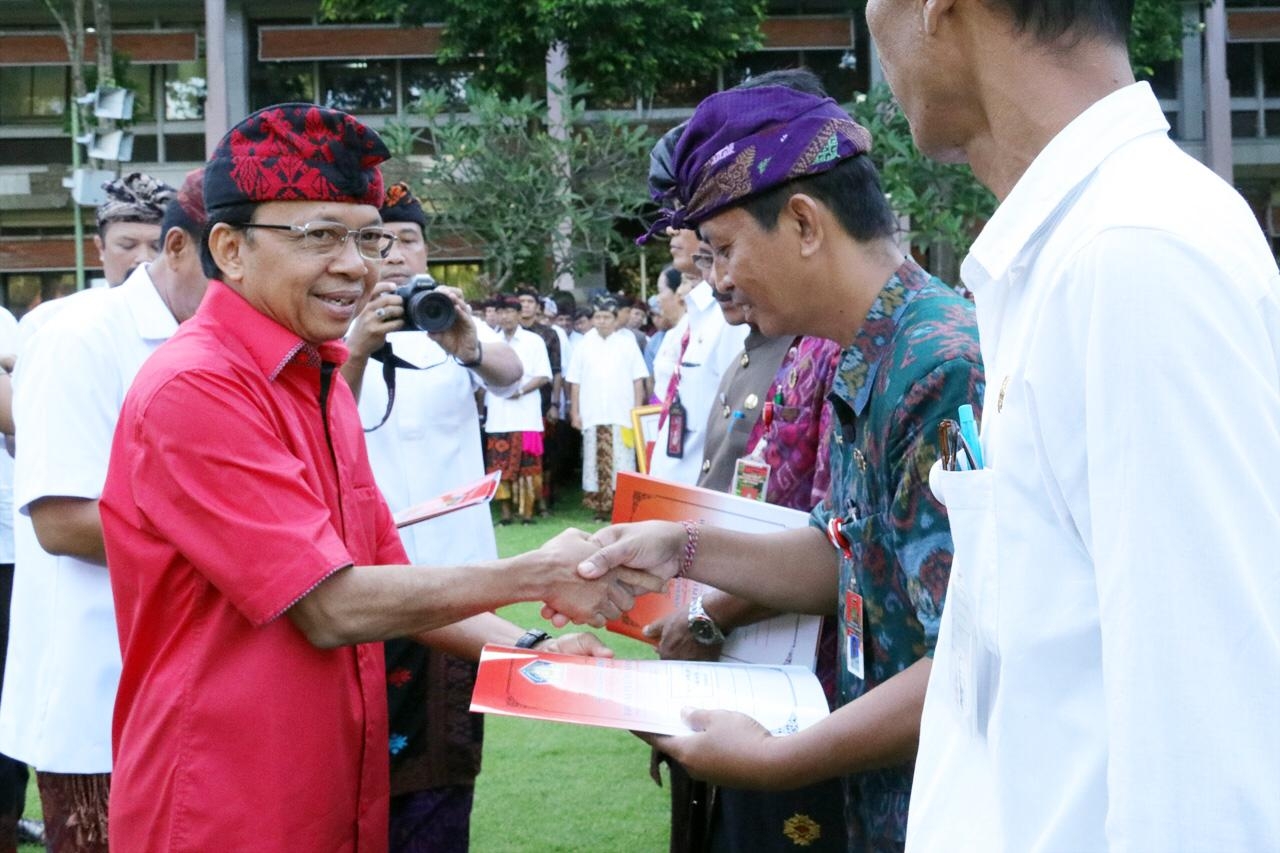 Dokumentasi dari - Pimpin Apel Disiplin, Koster Berkomitmen Wujudkan Pemerintahan Bersih