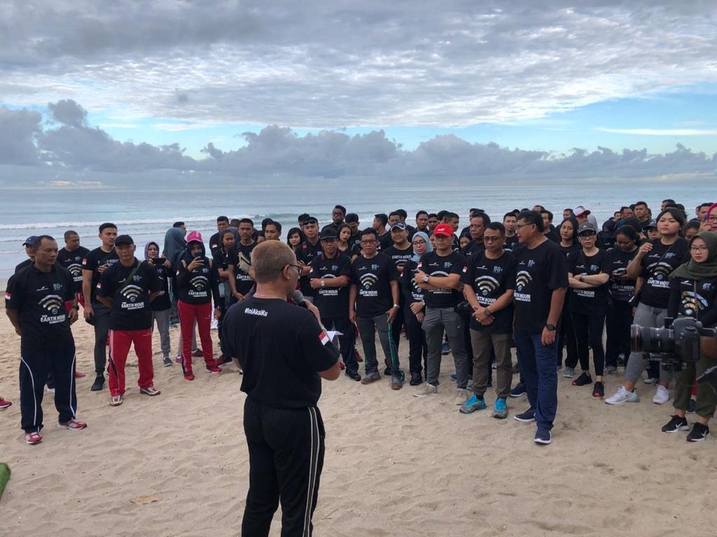 Dokumentasi dari - Manajemen Bandara Internasional Ngurah Rai Bersih-bersih di Pantai Kuta