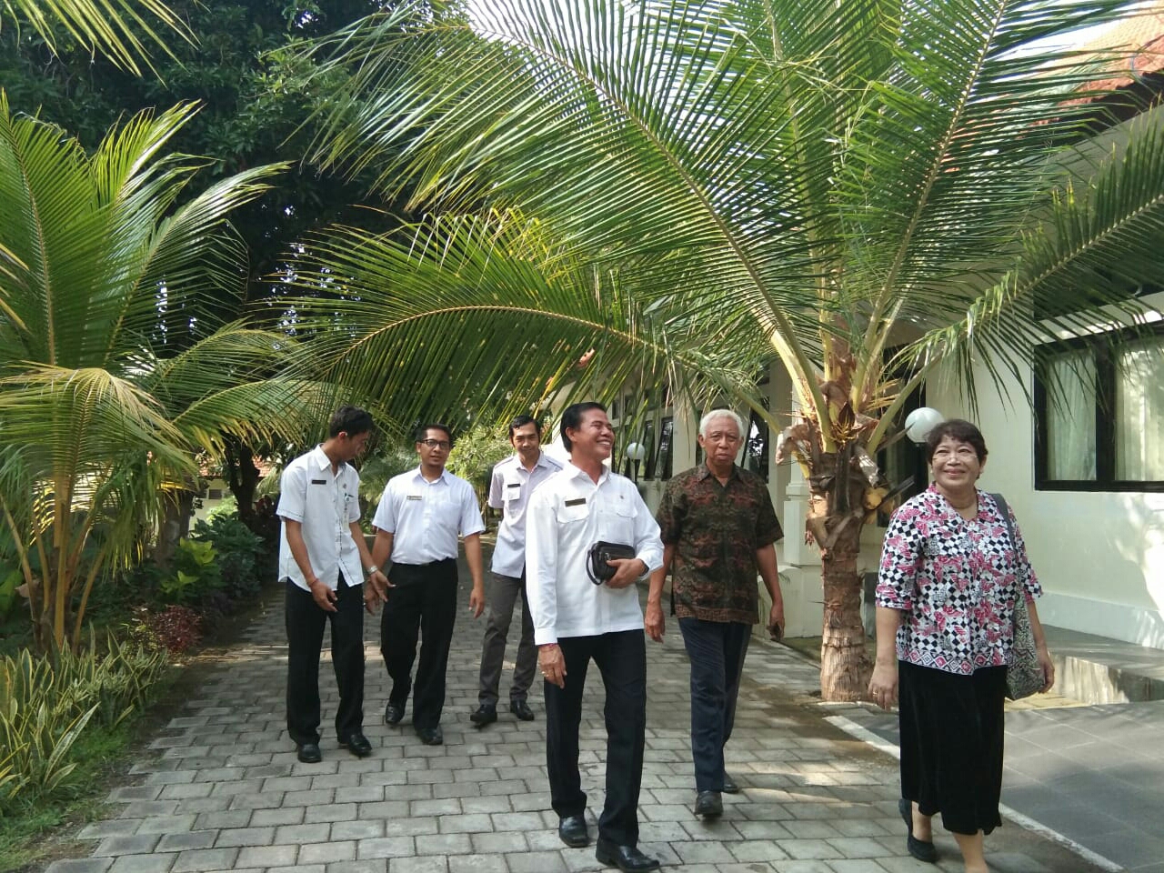 Dokumentasi dari - SMA/SMK Bali Mandara Awalnya Gersang Sekarang Menghijau