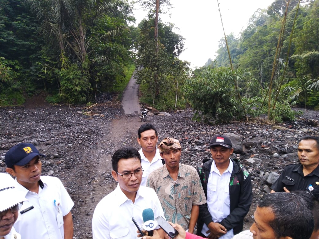 Dokumentasi dari - Jalan Dusun Galih di Lereng Gunung Agung Rusak Berat, Masyarakat Terancam Terisolir