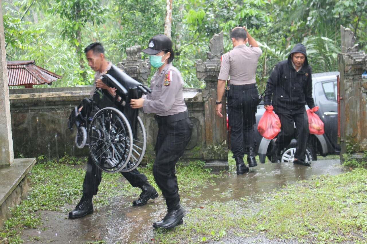 Dokumentasi dari - Warga Desa Jungutan Sambut Baik Bulan Bakti Pelayanan Publik Polres Karangasem 