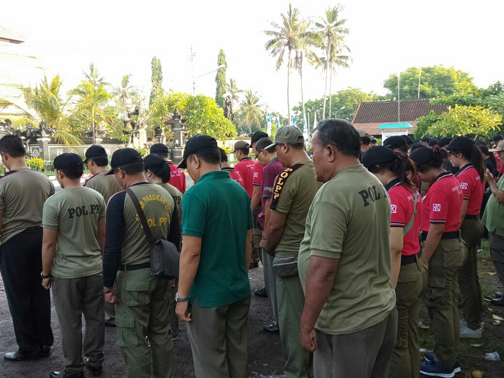 Dokumentasi dari - Satpol PP Bali Mereresik Sampah Plastik di Nusa Penida