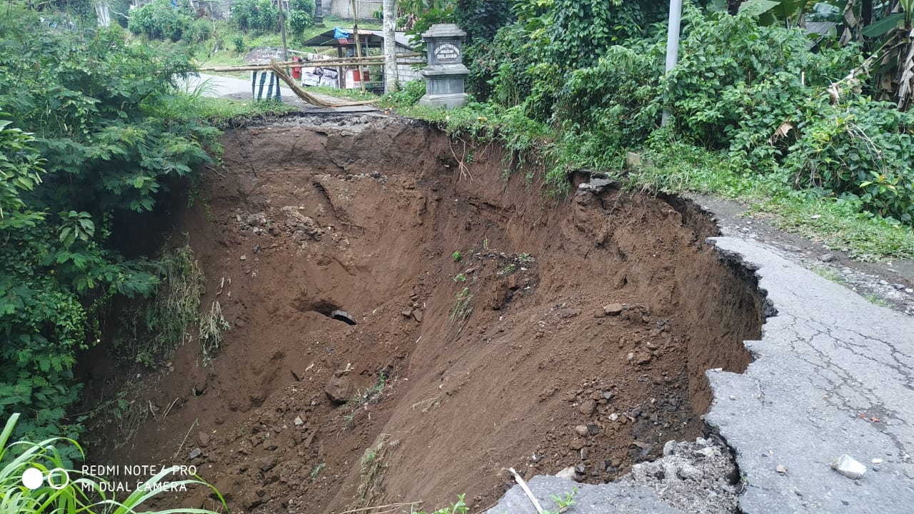 Dokumentasi dari - Jalan Putus Menuju Dusun Sulahan Akhirnya Diperbaiiki Tahun 2019