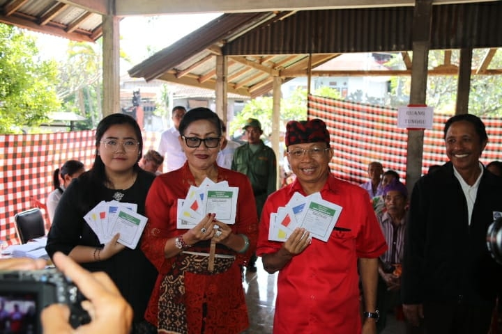 Dokumentasi dari - Gub Koster Nyoblos di Desa Sembiran Buleleng