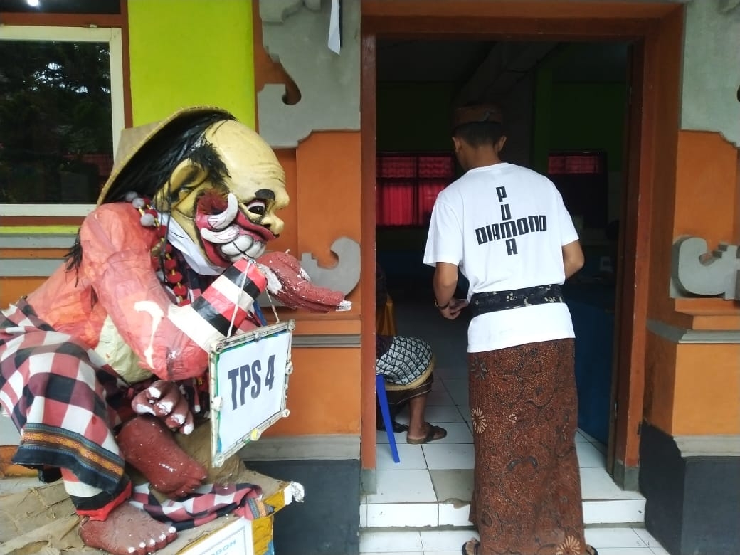 Dokumentasi dari - Warga Selat Tidak Takut Celuluk di TPS