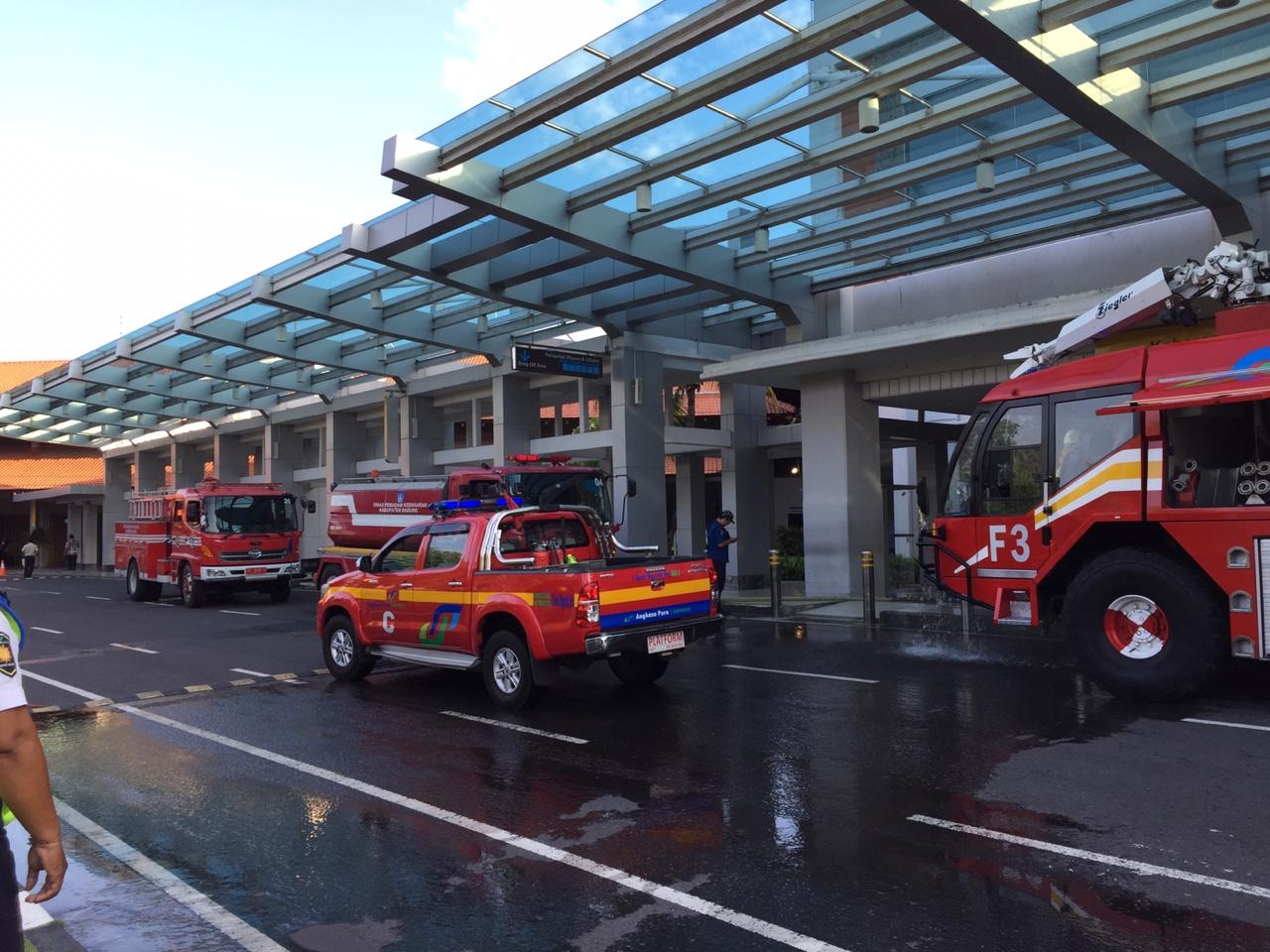 Dokumentasi dari - Terminal Domestik Bandara  Ngurah Rai Terbakar 