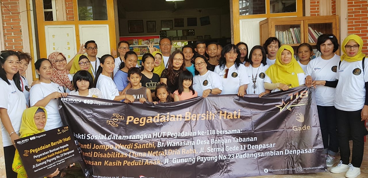 Dokumentasi dari - Pegadaian Denpasar Serahkan Bantuan Sosial
