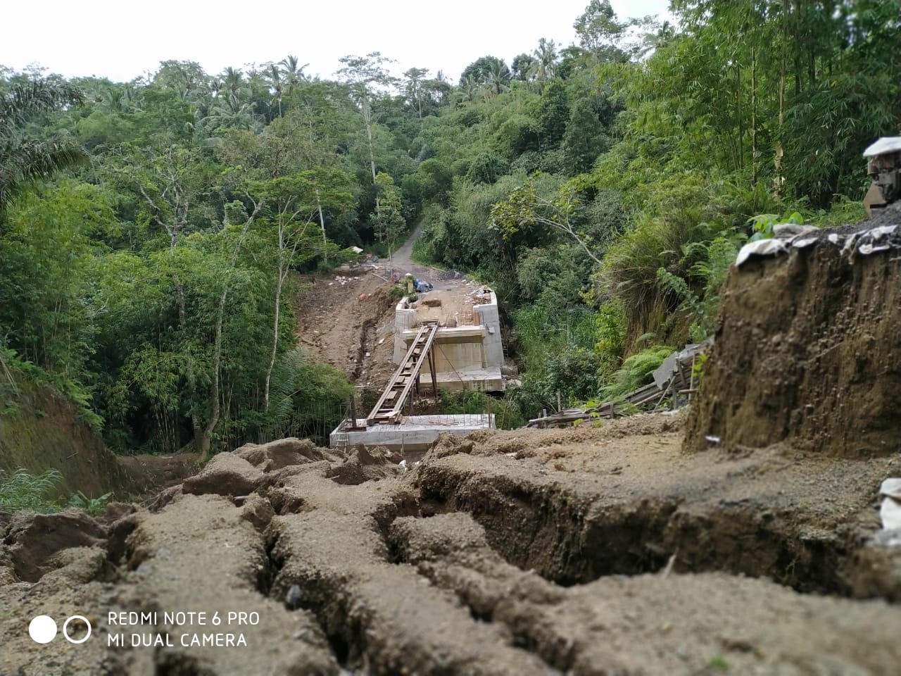 Dokumentasi dari - Proyek Pembangunan Jembatan Metra-Kedui Menjadi Prioritas Ternyata Belum Tuntas