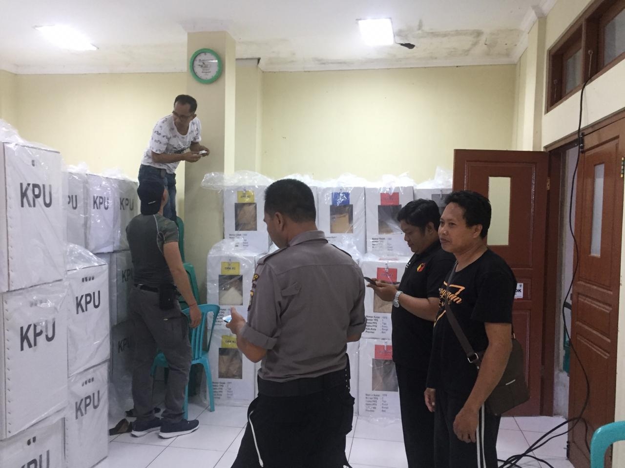 Dokumentasi dari - Pengamanan Kotak Suara Berlapis, Semua Kantor Camat di Bangli Dipasangi CCTV