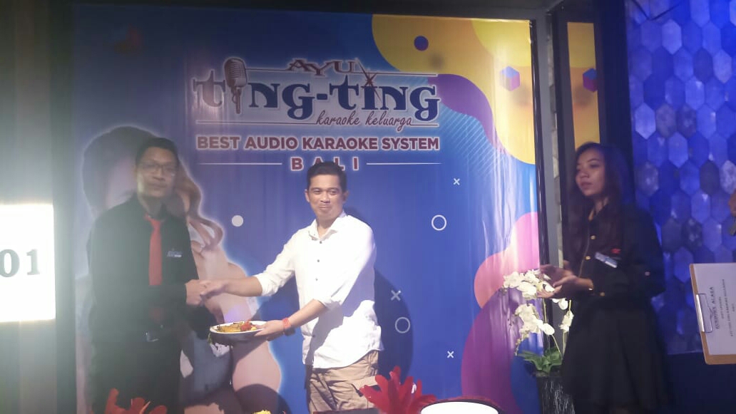 Karaoke Keluarga "Ayutingting" Hadir di Kawasan Wisata Kuta-Bali