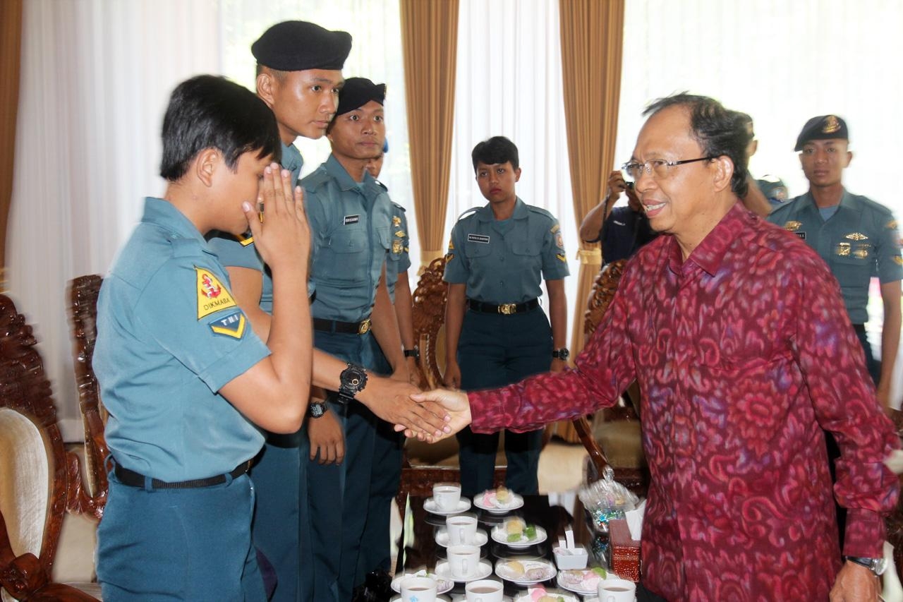 Dokumentasi dari - Gubernur Bali Terima Audiensi Satgas Lattek Layar Gabungan Siswa Kodiklatal “Wira Jala Yudha IX/2019”  