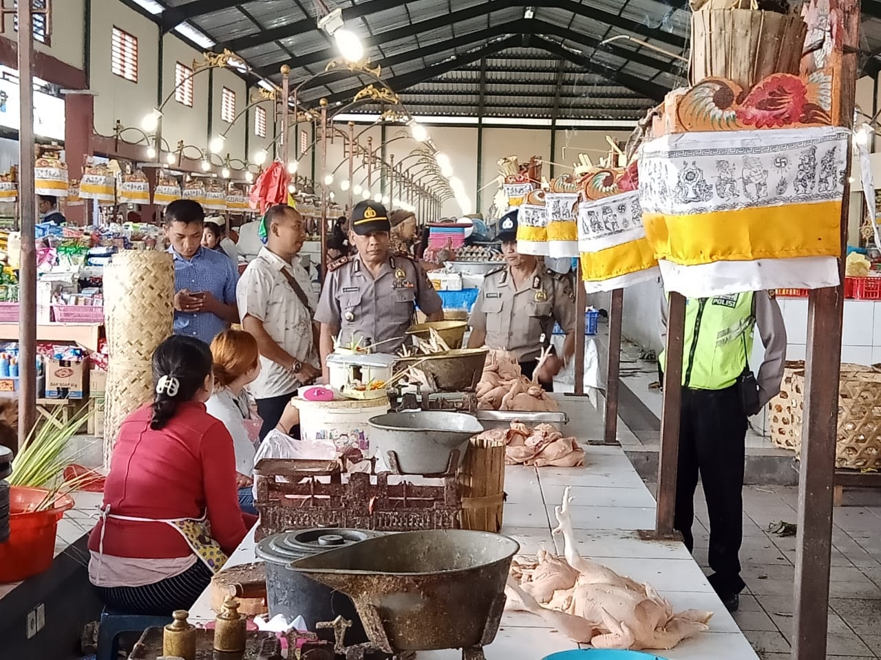 Dokumentasi dari - Kapolsek Susut Sidak Pasar Kayuambua