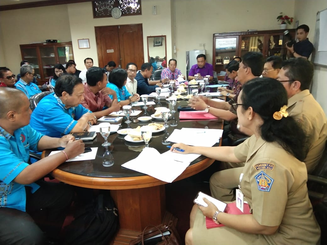 Dokumentasi dari - Raperda Ketenagakerjaan Akan Mengatur Upah Sektoral 