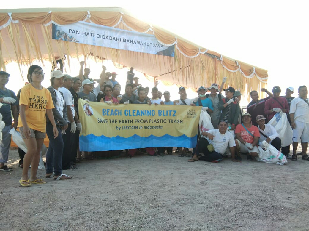 Dokumentasi dari - ISKCON Indonesia-Trash Hero Bebaskan Pantai Mertasari Sanur dari Sampah Plastik
